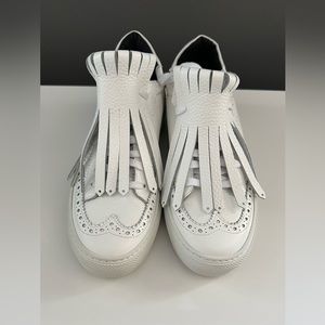 P448 Soho/White Fringe Sneakers